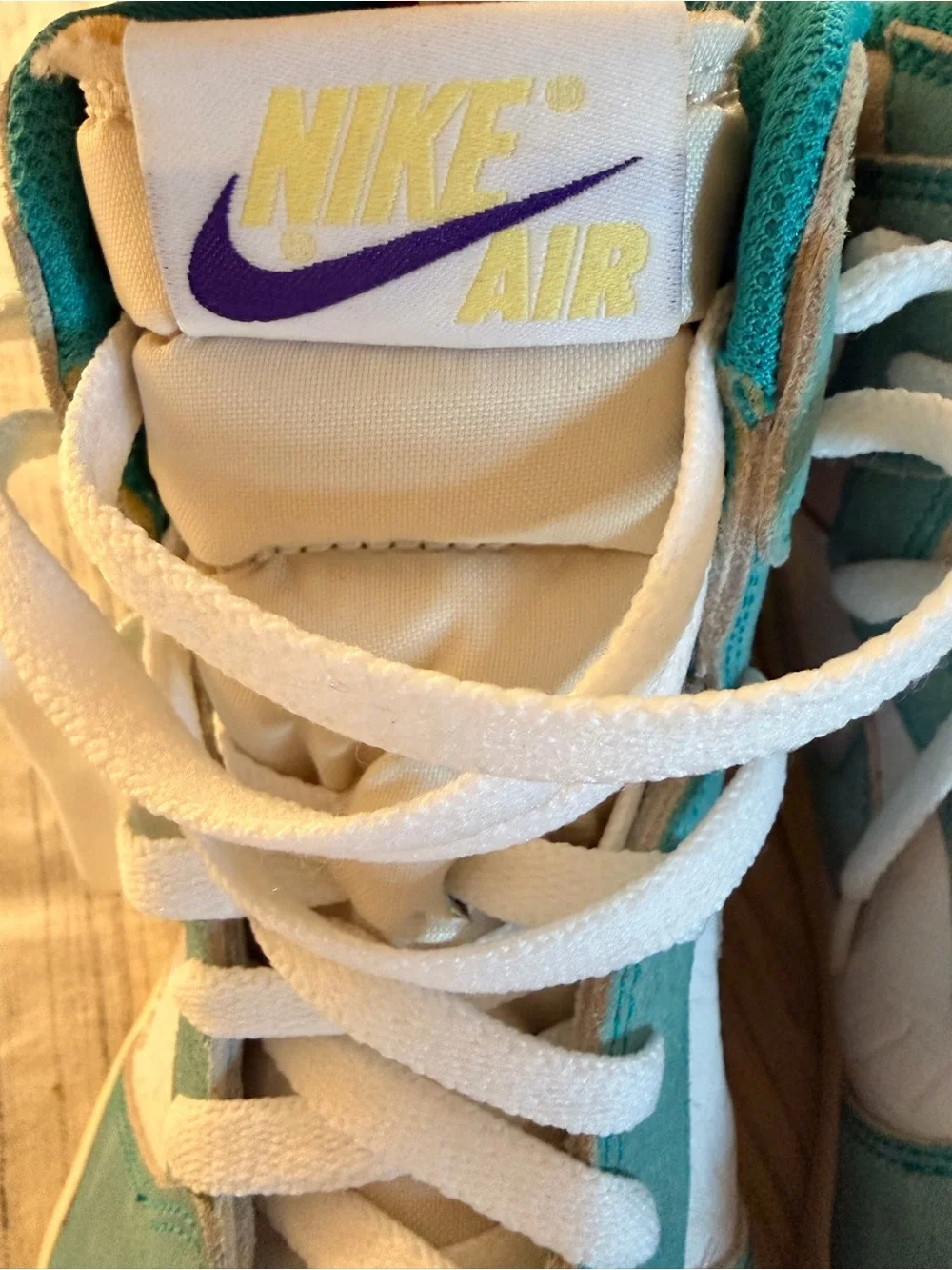 NEVER WORN! Mens 13 Air Jordan 1 Retro High OG - Turbo Green